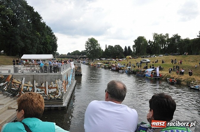 Zdjęcie w galerii na portalu naszraciborz.pl: Kanonada śląskich bractw, potem ulewa i wreszcie ruszyli  wiadomości z regionu