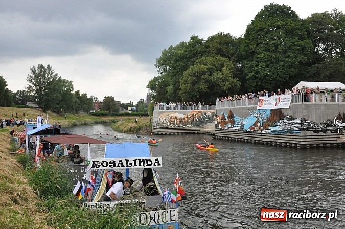 Zdjęcie w galerii na portalu naszraciborz.pl: Kanonada śląskich bractw, potem ulewa i wreszcie ruszyli  wiadomości z regionu