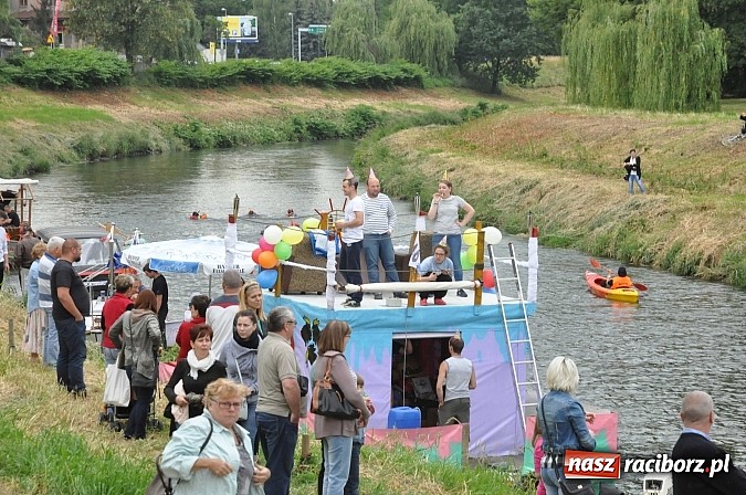 Zdjęcie w galerii na portalu naszraciborz.pl: Kanonada śląskich bractw, potem ulewa i wreszcie ruszyli  wiadomości z regionu