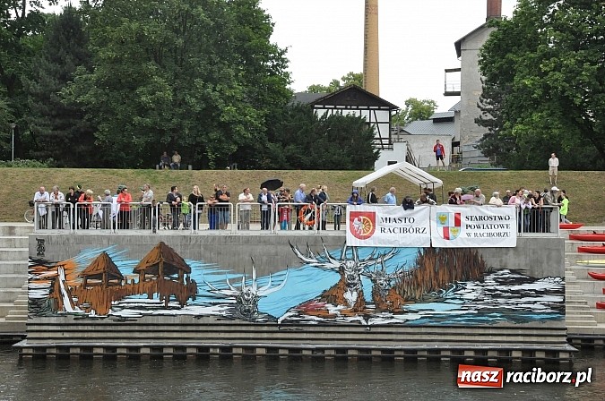 Zdjęcie w galerii na portalu naszraciborz.pl: Kanonada śląskich bractw, potem ulewa i wreszcie ruszyli  wiadomości z regionu