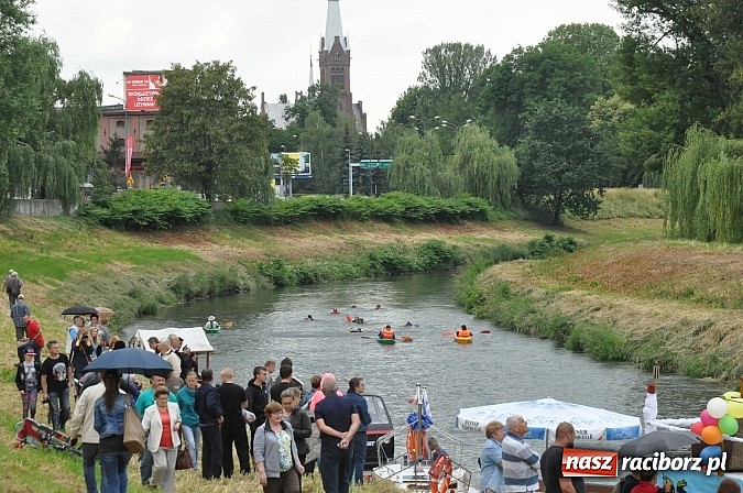 Zdjęcie w galerii na portalu naszraciborz.pl: Kanonada śląskich bractw, potem ulewa i wreszcie ruszyli  wiadomości z regionu