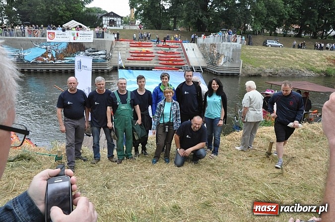 Zdjęcie w galerii na portalu naszraciborz.pl: Kanonada śląskich bractw, potem ulewa i wreszcie ruszyli  wiadomości z regionu