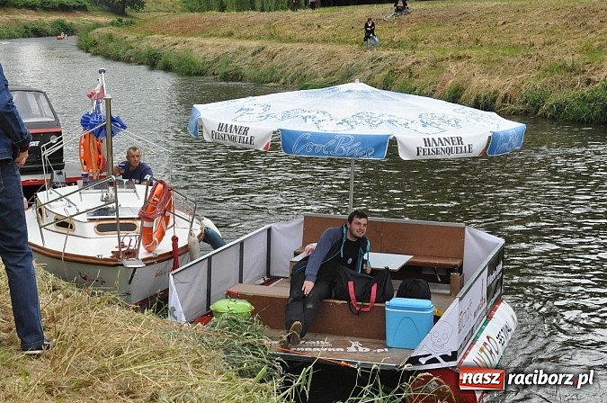 Zdjęcie w galerii na portalu naszraciborz.pl: Kanonada śląskich bractw, potem ulewa i wreszcie ruszyli  wiadomości z regionu