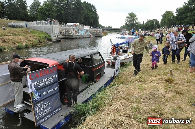 Zdjęcie w galerii na portalu naszraciborz.pl: Kanonada śląskich bractw, potem ulewa i wreszcie ruszyli  wiadomości z regionu