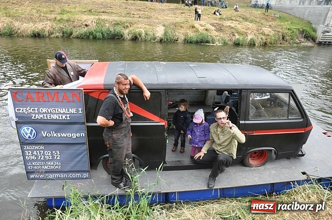Zdjęcie w galerii na portalu naszraciborz.pl: Kanonada śląskich bractw, potem ulewa i wreszcie ruszyli  wiadomości z regionu