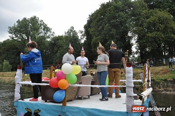 Zdjęcie w galerii na portalu naszraciborz.pl: Kanonada śląskich bractw, potem ulewa i wreszcie ruszyli  wiadomości z regionu