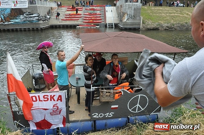 Zdjęcie w galerii na portalu naszraciborz.pl: Kanonada śląskich bractw, potem ulewa i wreszcie ruszyli  wiadomości z regionu