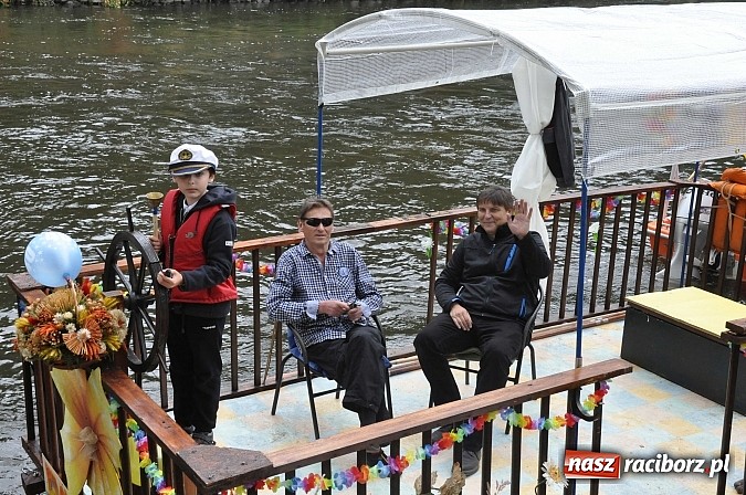 Zdjęcie w galerii na portalu naszraciborz.pl: Kanonada śląskich bractw, potem ulewa i wreszcie ruszyli  wiadomości z regionu