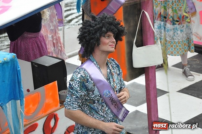 Zdjęcie w galerii na portalu naszraciborz.pl: Kanonada śląskich bractw, potem ulewa i wreszcie ruszyli  wiadomości z regionu