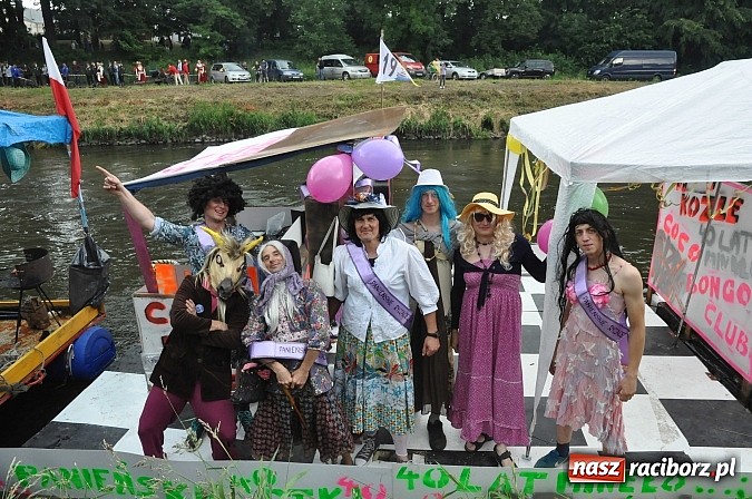 Zdjęcie w galerii na portalu naszraciborz.pl: Kanonada śląskich bractw, potem ulewa i wreszcie ruszyli  wiadomości z regionu