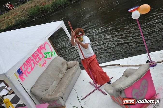 Zdjęcie w galerii na portalu naszraciborz.pl: Kanonada śląskich bractw, potem ulewa i wreszcie ruszyli  wiadomości z regionu