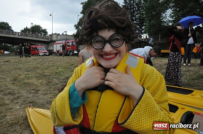 Zdjęcie w galerii na portalu naszraciborz.pl: Kanonada śląskich bractw, potem ulewa i wreszcie ruszyli  wiadomości z regionu