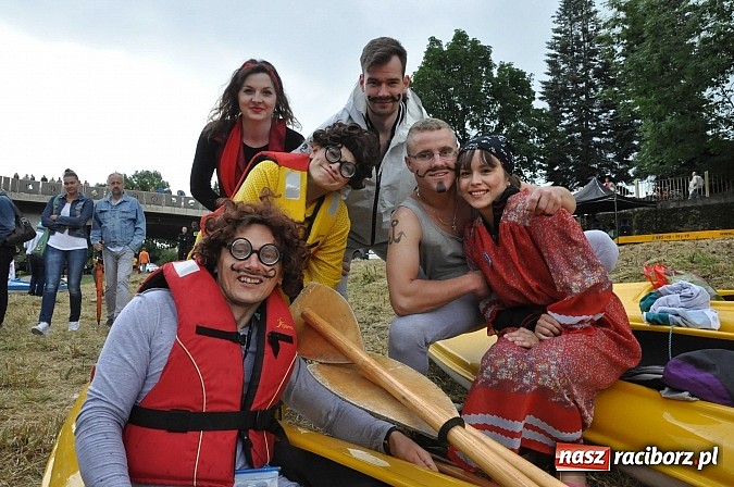 Zdjęcie w galerii na portalu naszraciborz.pl: Kanonada śląskich bractw, potem ulewa i wreszcie ruszyli  wiadomości z regionu