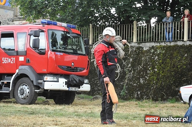 Zdjęcie w galerii na portalu naszraciborz.pl: Kanonada śląskich bractw, potem ulewa i wreszcie ruszyli  wiadomości z regionu