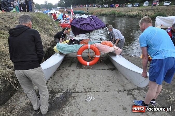 Zdjęcie w galerii na portalu naszraciborz.pl: Kanonada śląskich bractw, potem ulewa i wreszcie ruszyli  wiadomości z regionu