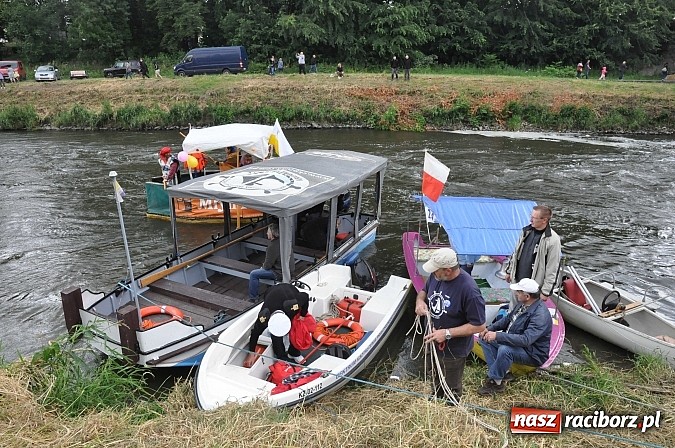 Zdjęcie w galerii na portalu naszraciborz.pl: Kanonada śląskich bractw, potem ulewa i wreszcie ruszyli  wiadomości z regionu