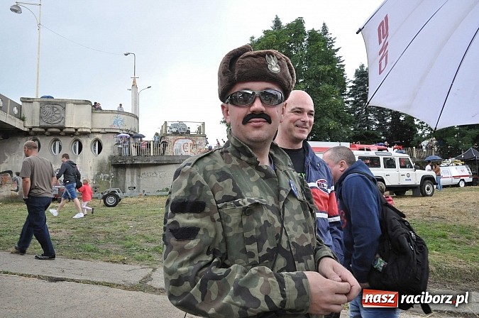 Zdjęcie w galerii na portalu naszraciborz.pl: Kanonada śląskich bractw, potem ulewa i wreszcie ruszyli  wiadomości z regionu