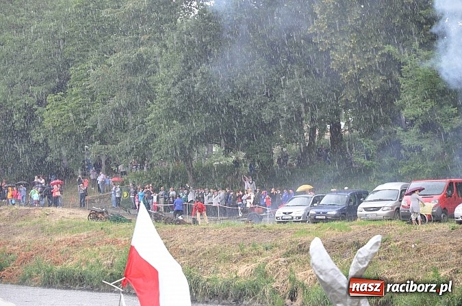 Zdjęcie w galerii na portalu naszraciborz.pl: Kanonada śląskich bractw, potem ulewa i wreszcie ruszyli  wiadomości z regionu