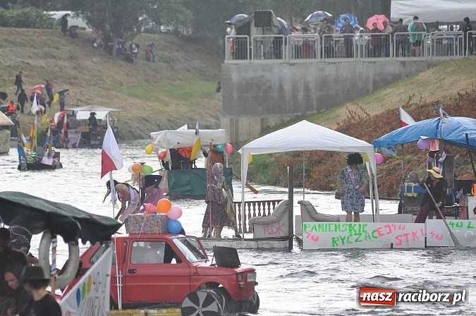 Zdjęcie w galerii na portalu naszraciborz.pl: Kanonada śląskich bractw, potem ulewa i wreszcie ruszyli  wiadomości z regionu