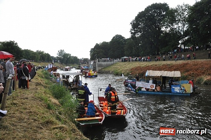 Zdjęcie w galerii na portalu naszraciborz.pl: Kanonada śląskich bractw, potem ulewa i wreszcie ruszyli  wiadomości z regionu