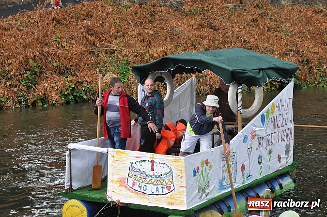 Zdjęcie w galerii na portalu naszraciborz.pl: Kanonada śląskich bractw, potem ulewa i wreszcie ruszyli  wiadomości z regionu