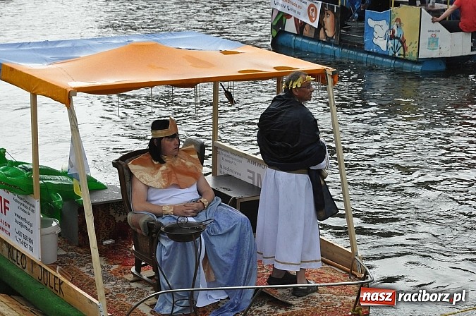 Zdjęcie w galerii na portalu naszraciborz.pl: Kanonada śląskich bractw, potem ulewa i wreszcie ruszyli  wiadomości z regionu