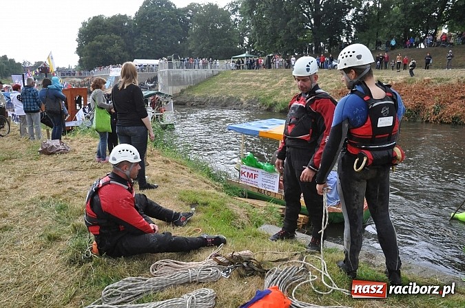 Zdjęcie w galerii na portalu naszraciborz.pl: Kanonada śląskich bractw, potem ulewa i wreszcie ruszyli  wiadomości z regionu