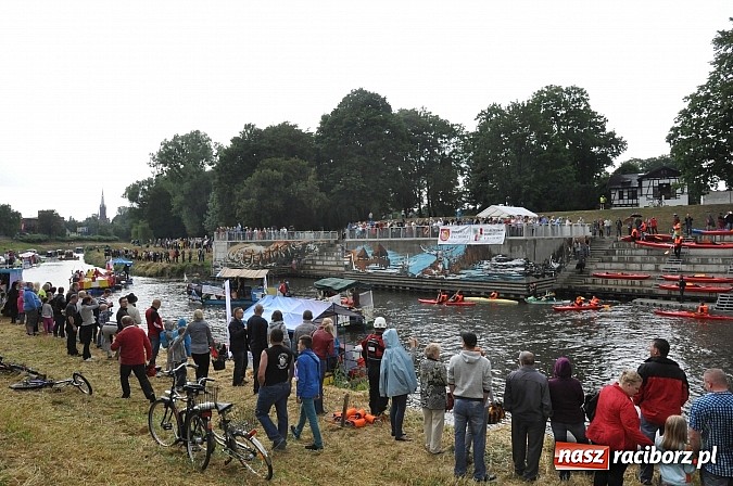 Zdjęcie w galerii na portalu naszraciborz.pl: Kanonada śląskich bractw, potem ulewa i wreszcie ruszyli  wiadomości z regionu