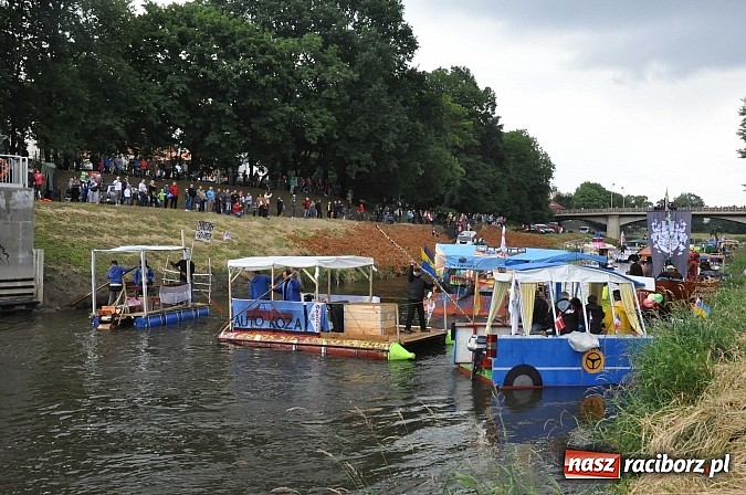 Zdjęcie w galerii na portalu naszraciborz.pl: Kanonada śląskich bractw, potem ulewa i wreszcie ruszyli  wiadomości z regionu