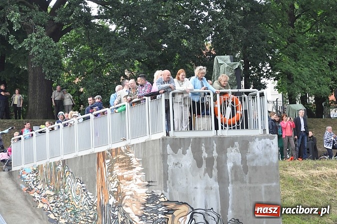 Zdjęcie w galerii na portalu naszraciborz.pl: Kanonada śląskich bractw, potem ulewa i wreszcie ruszyli  wiadomości z regionu