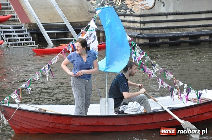 Zdjęcie w galerii na portalu naszraciborz.pl: Kanonada śląskich bractw, potem ulewa i wreszcie ruszyli  wiadomości z regionu