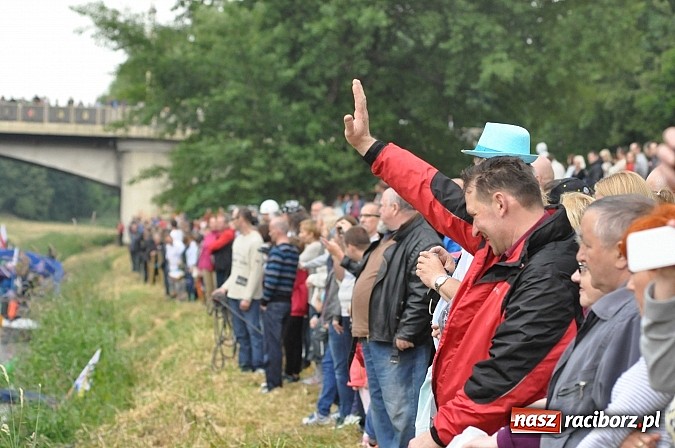 Zdjęcie w galerii na portalu naszraciborz.pl: Kanonada śląskich bractw, potem ulewa i wreszcie ruszyli  wiadomości z regionu