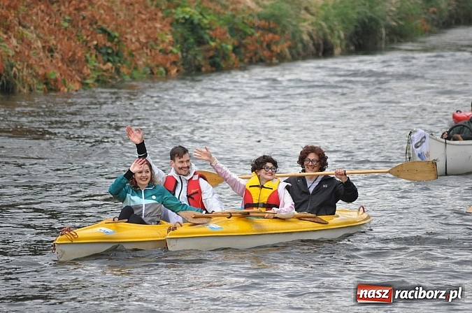 Zdjęcie w galerii na portalu naszraciborz.pl: Kanonada śląskich bractw, potem ulewa i wreszcie ruszyli  wiadomości z regionu