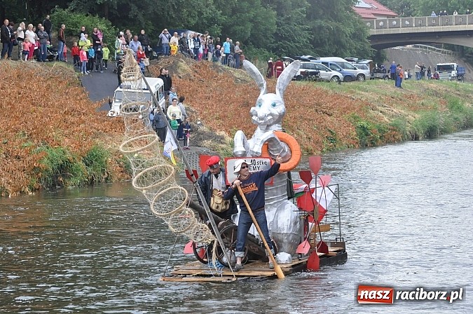 Zdjęcie w galerii na portalu naszraciborz.pl: Kanonada śląskich bractw, potem ulewa i wreszcie ruszyli  wiadomości z regionu