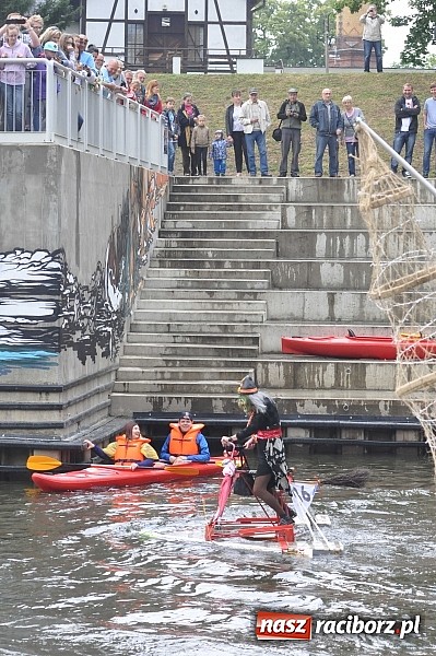 Zdjęcie w galerii na portalu naszraciborz.pl: Kanonada śląskich bractw, potem ulewa i wreszcie ruszyli  wiadomości z regionu