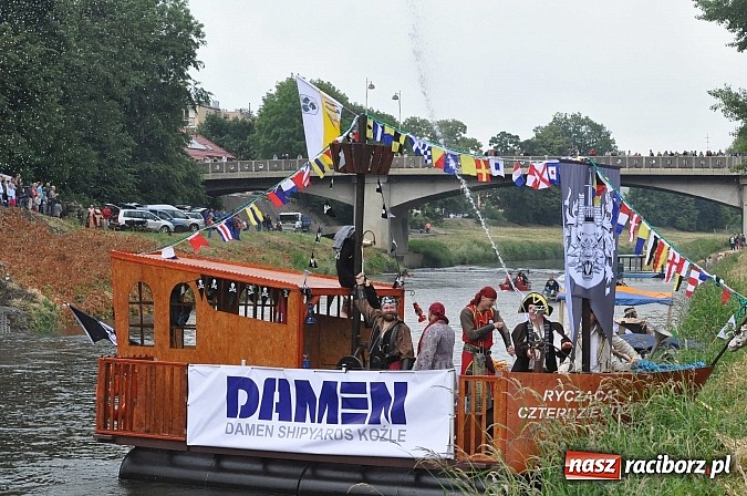 Zdjęcie w galerii na portalu naszraciborz.pl: Kanonada śląskich bractw, potem ulewa i wreszcie ruszyli  wiadomości z regionu