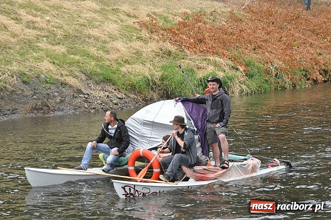 Zdjęcie w galerii na portalu naszraciborz.pl: Kanonada śląskich bractw, potem ulewa i wreszcie ruszyli  wiadomości z regionu