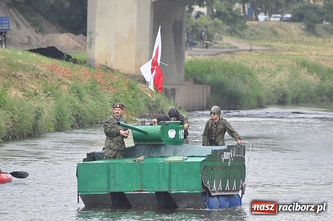 Zdjęcie w galerii na portalu naszraciborz.pl: Kanonada śląskich bractw, potem ulewa i wreszcie ruszyli  wiadomości z regionu