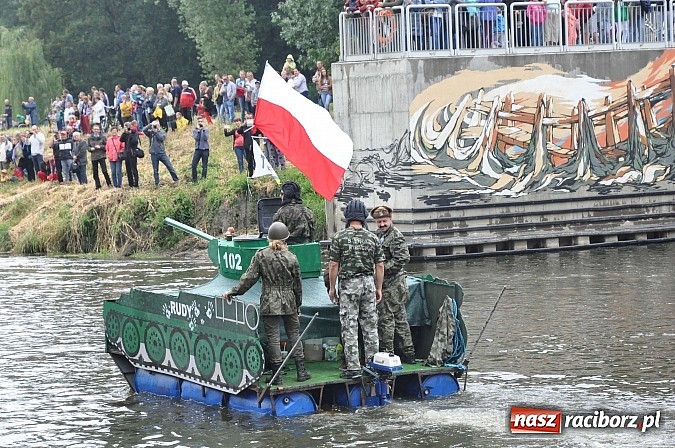 Zdjęcie w galerii na portalu naszraciborz.pl: Kanonada śląskich bractw, potem ulewa i wreszcie ruszyli  wiadomości z regionu