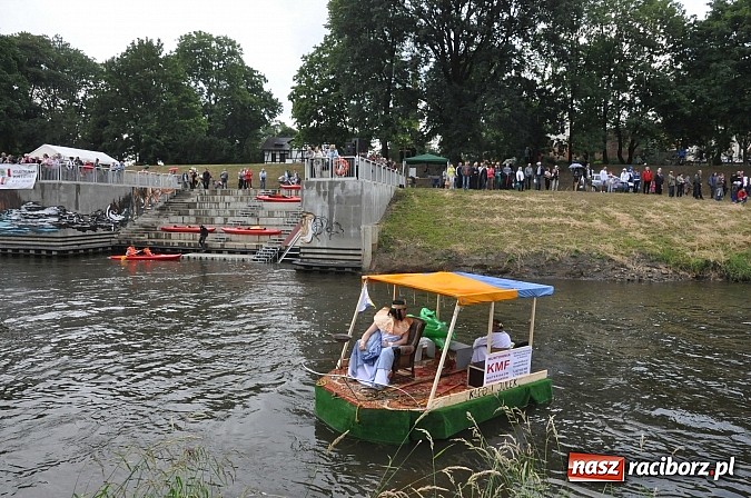 Zdjęcie w galerii na portalu naszraciborz.pl: Kanonada śląskich bractw, potem ulewa i wreszcie ruszyli  wiadomości z regionu