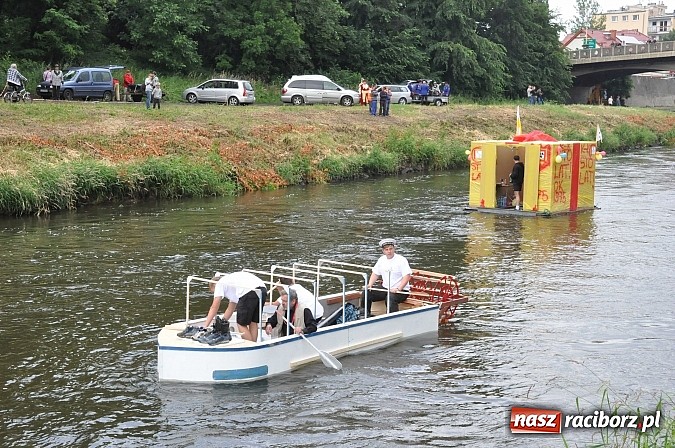 Zdjęcie w galerii na portalu naszraciborz.pl: Kanonada śląskich bractw, potem ulewa i wreszcie ruszyli  wiadomości z regionu