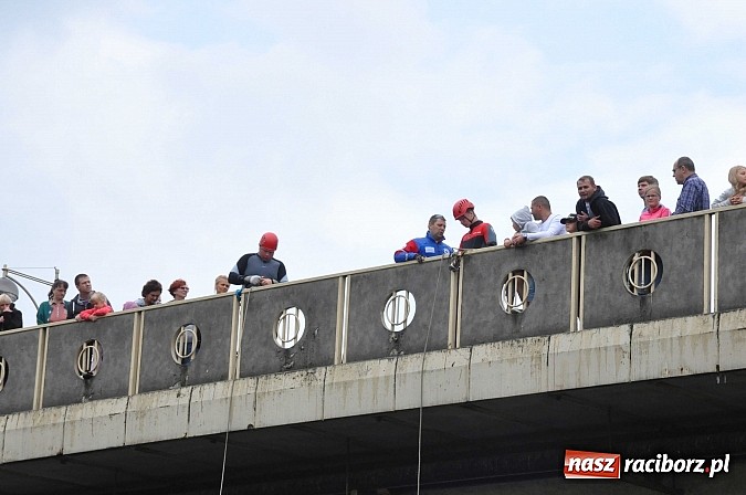 Zdjęcie w galerii na portalu naszraciborz.pl: Kanonada śląskich bractw, potem ulewa i wreszcie ruszyli  wiadomości z regionu