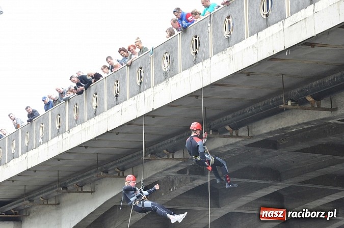 Zdjęcie w galerii na portalu naszraciborz.pl: Kanonada śląskich bractw, potem ulewa i wreszcie ruszyli  wiadomości z regionu