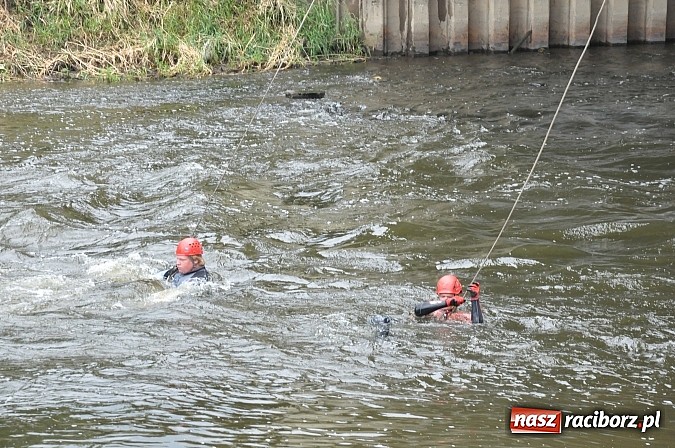 Zdjęcie w galerii na portalu naszraciborz.pl: Kanonada śląskich bractw, potem ulewa i wreszcie ruszyli  wiadomości z regionu