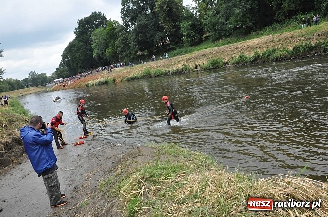 Zdjęcie w galerii na portalu naszraciborz.pl: Kanonada śląskich bractw, potem ulewa i wreszcie ruszyli  wiadomości z regionu