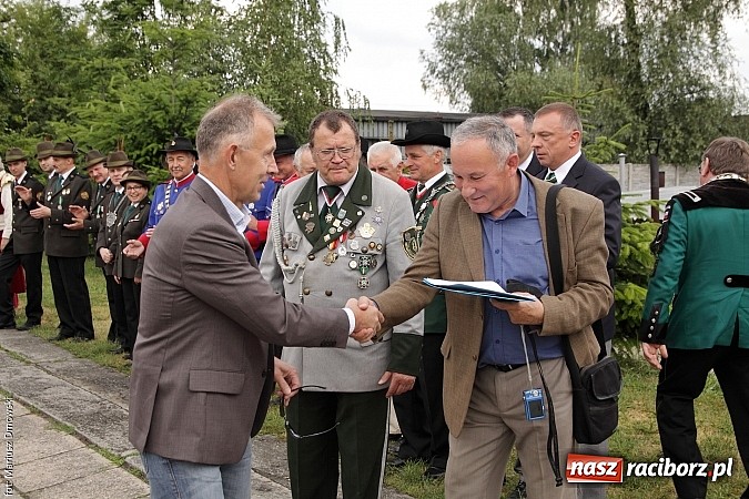 Zdjęcie w galerii na portalu naszraciborz.pl: Krzyżek z podkową, Ludwikowski na tronie  wiadomości z regionu