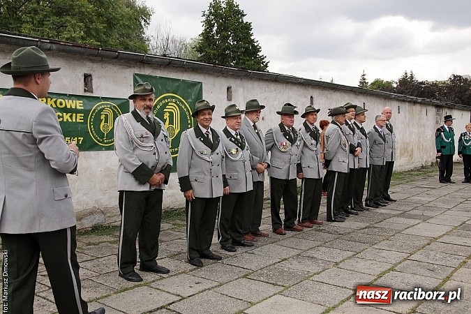 Zdjęcie w galerii na portalu naszraciborz.pl: Krzyżek z podkową, Ludwikowski na tronie  wiadomości z regionu
