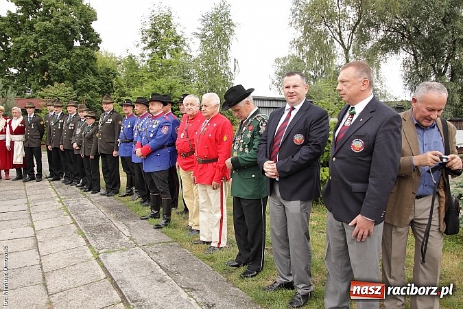 Zdjęcie w galerii na portalu naszraciborz.pl: Krzyżek z podkową, Ludwikowski na tronie  wiadomości z regionu