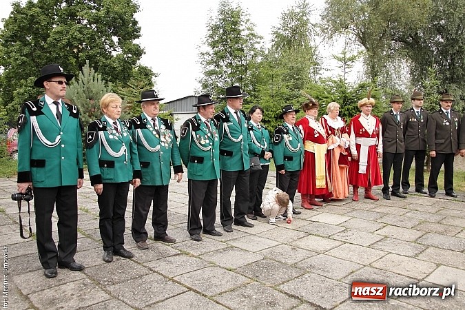Zdjęcie w galerii na portalu naszraciborz.pl: Krzyżek z podkową, Ludwikowski na tronie  wiadomości z regionu