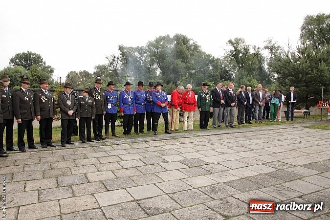 Zdjęcie w galerii na portalu naszraciborz.pl: Krzyżek z podkową, Ludwikowski na tronie  wiadomości z regionu